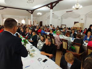 sala wykładowa z uczestnikami konferencji