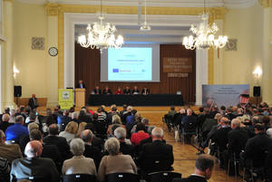 sala wykładowa z uczestnikami konferencji